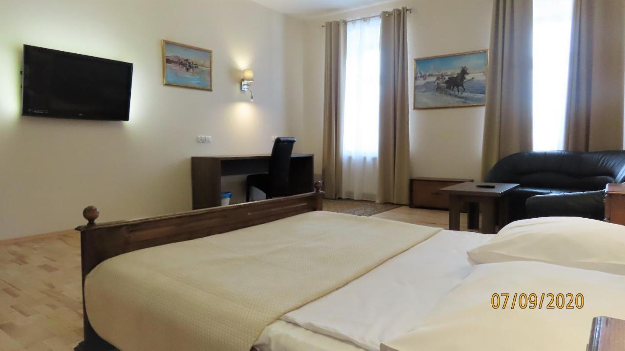 Euro Aparthotel Tarnów 外观 照片
